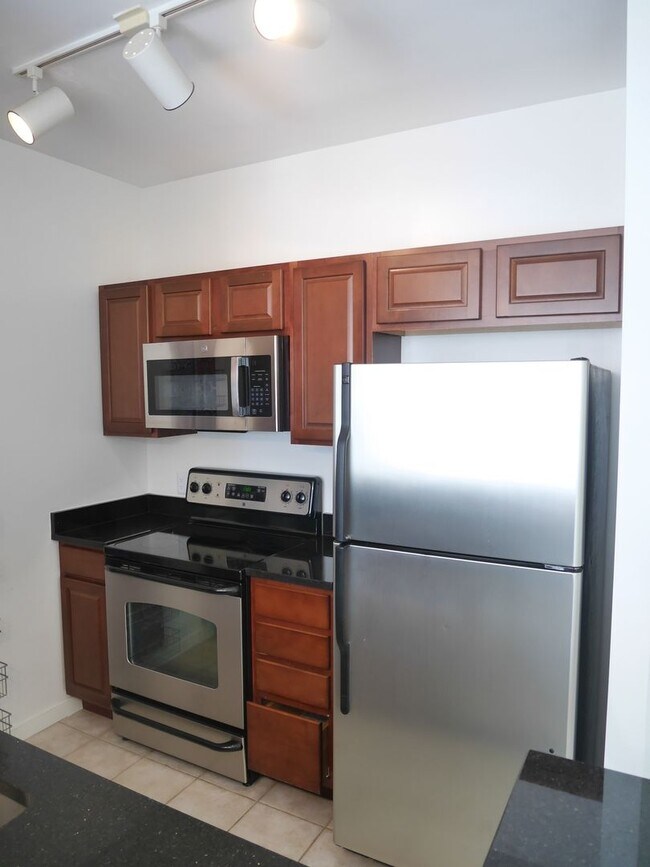 Building Photo - Modern 1-Bedroom Condo in One Independence...