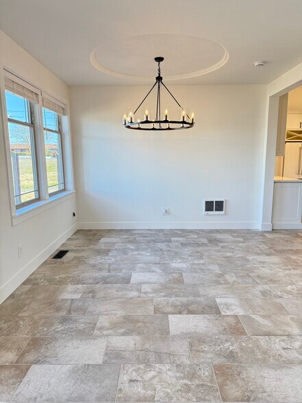 Dining room - 24 Ash St N