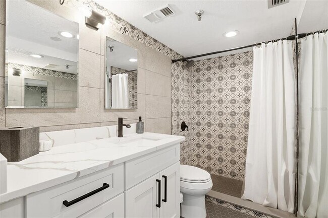 Building Photo - 400 E Colonial Dr