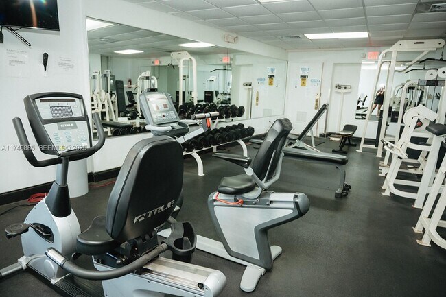 Building Photo - 3725 S Ocean Dr