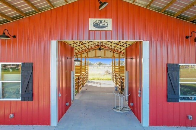 Building Photo - 8440 Florida Boys Ranch Rd