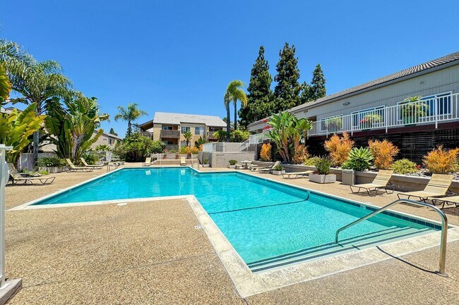 Building Photo - 1 Bedroom, 1 Bathroom Condo in the Villa La Jolla Community