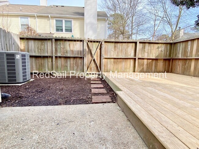 Building Photo - Yorktown Crossing Townhouse!!!