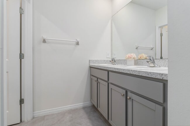 Building Photo - 17308 Reserva Dr
