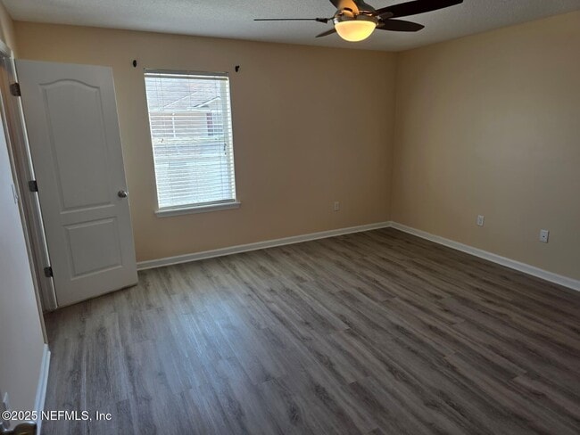 Building Photo - 498 Walnut Dr