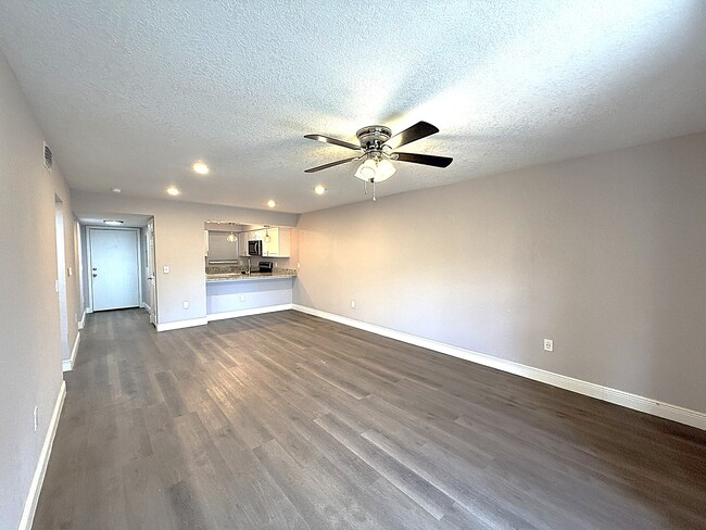 Building Photo - 157 Scottsdale Square