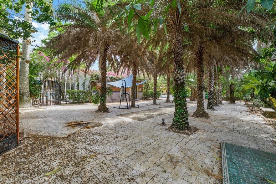 Building Photo - 1624 Granada Blvd