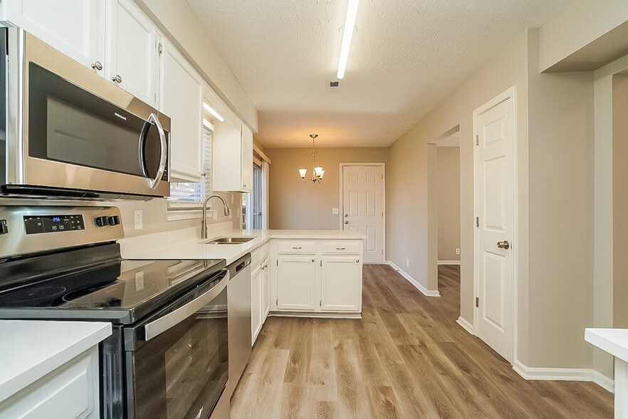 Building Photo - 824 Bishopsgate Rd