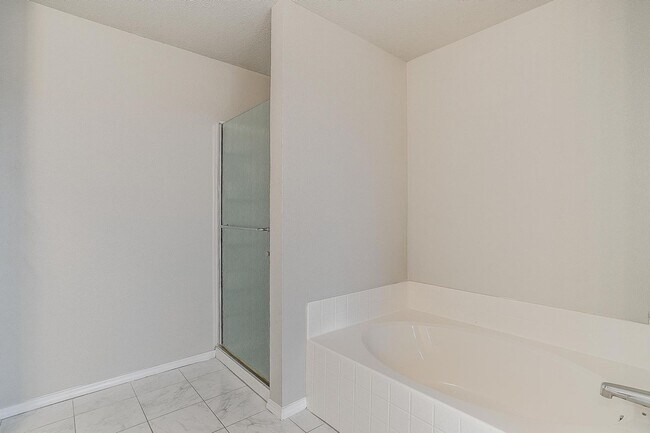 Building Photo - Ready for New Tenants- Large 3 bed, 2.5 bath in West Fort Worth- 76108