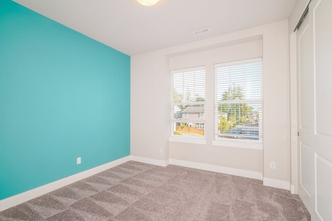 Building Photo - 4 Bedroom 2.5 Bath. Cul-de-Sac beautifully...