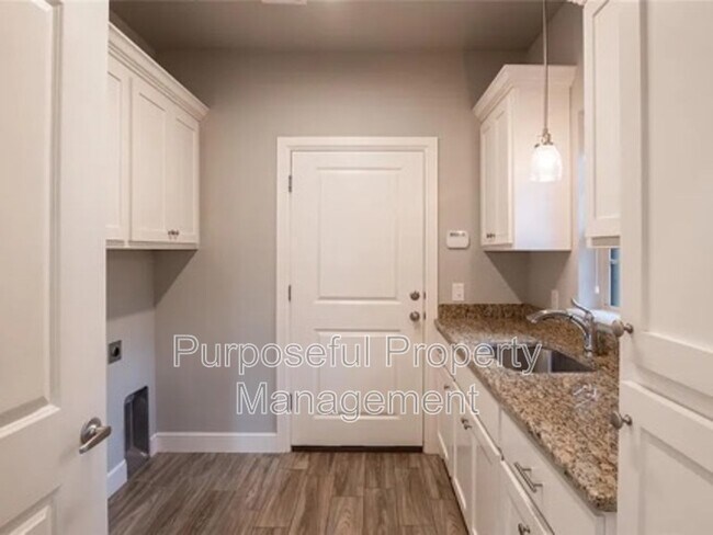 Building Photo - 12037 Ashford Dr