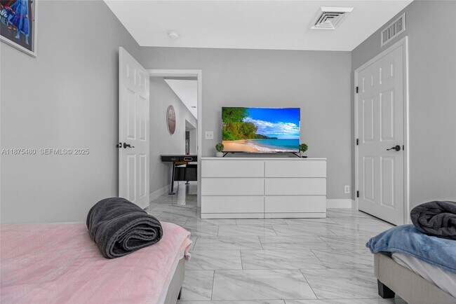 Building Photo - 6600 NE 20th Way