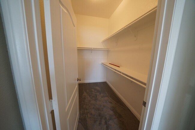 Building Photo - SHOWINGS AVAILABLE NOW