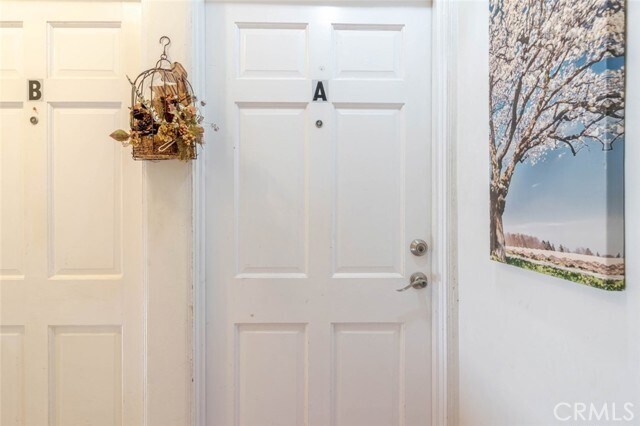 Building Photo - 336 W Lexington Dr