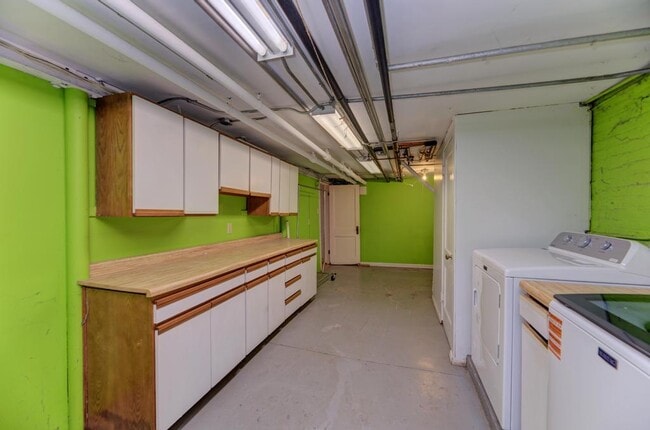 Building Photo - 6833 S Cregier Ave