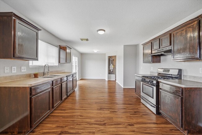 Building Photo - 2218 Heath Ridge Ln