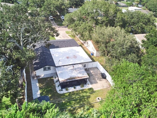 Building Photo - 580 73rd Ave N