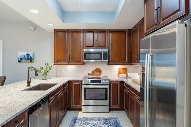 Building Photo - 814 Bay Colony Dr S