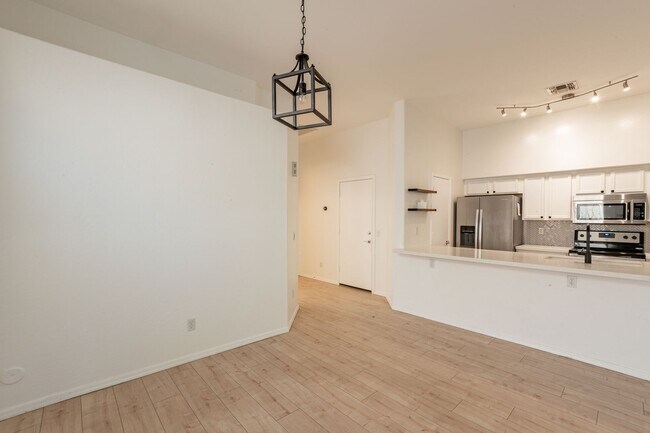 Building Photo - Beautiful 2 bedroom & 2 bath home in Desert Foothills Villas