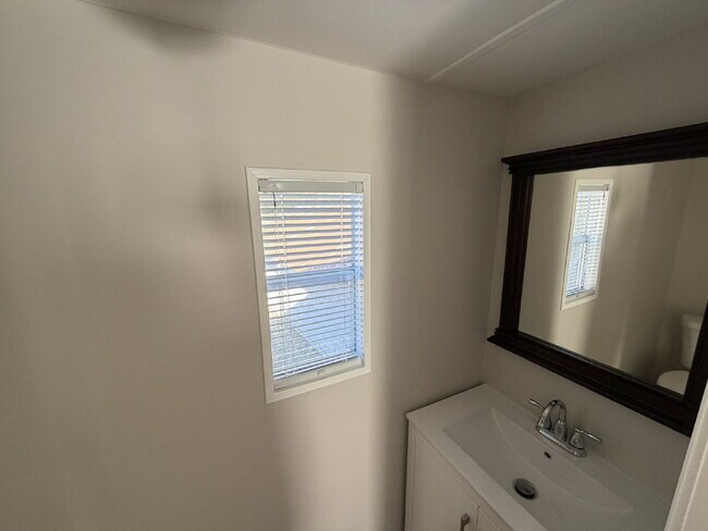 Building Photo - Mobile Home for Rent