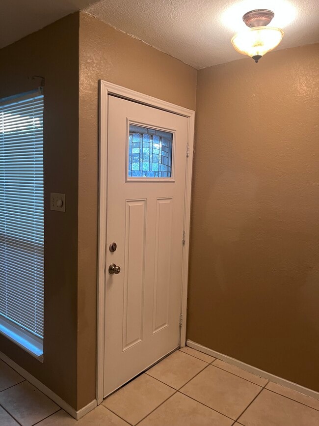 Building Photo - 312 Spring Branch Ln