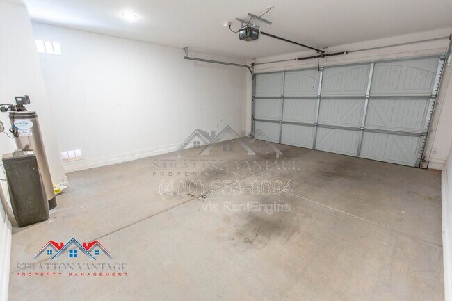 Building Photo - 2898 Kim Dr