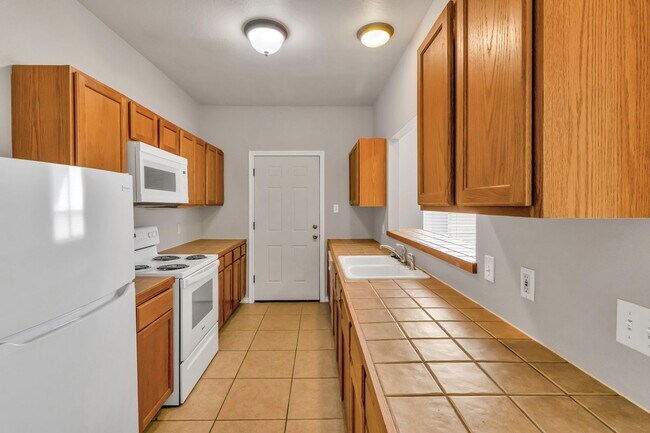 Building Photo - 200 Sandstone Dr