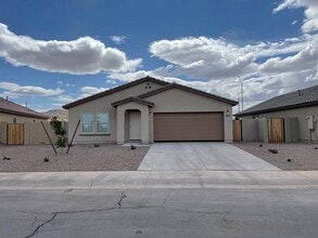 Building Photo - Georgeous 4bdrm/2bath Casa Grande Home for Rent!