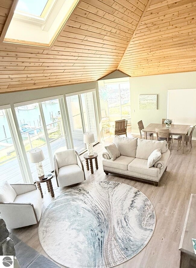 Building Photo - 776 N Yacht Club Dr