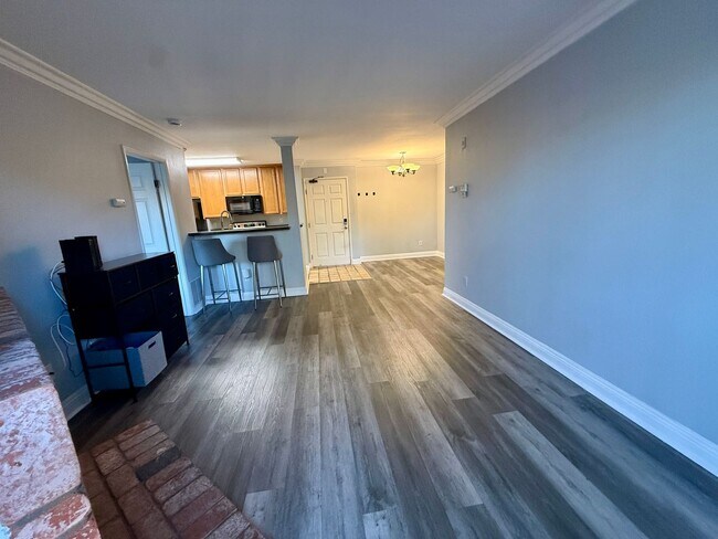 Building Photo - Spacious and Modern 2BR Condo in UTC, San Diego