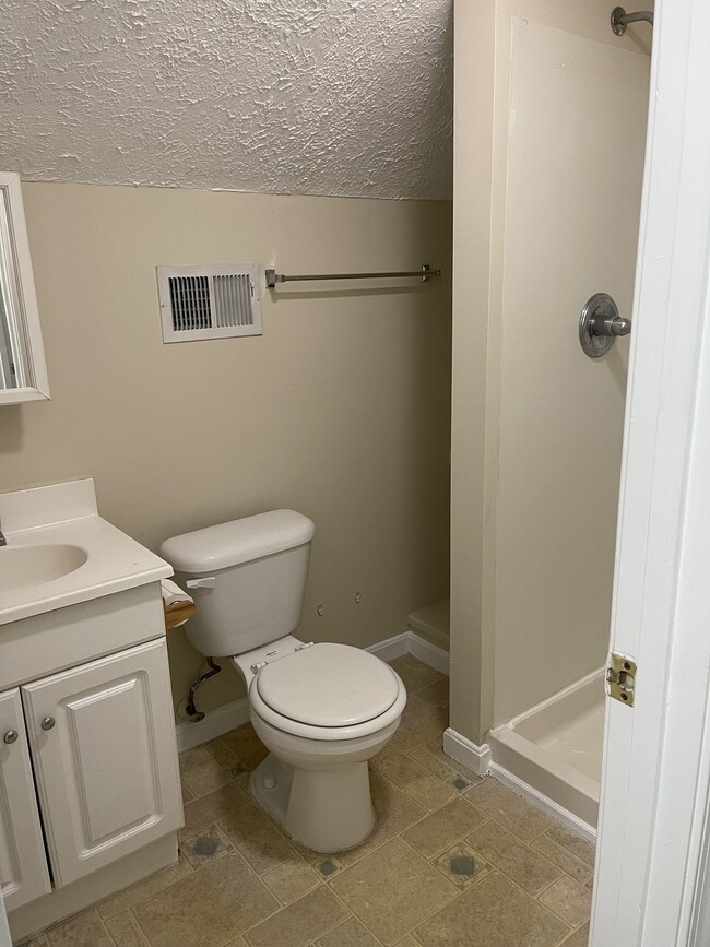 Building Photo - 8209 Comet Dr