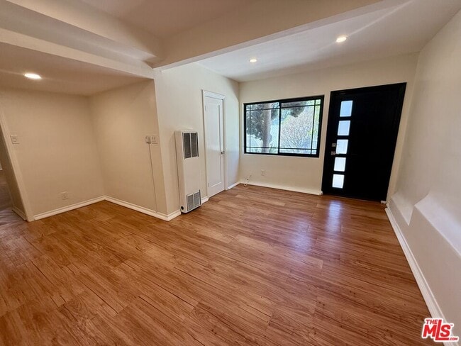 Building Photo - 1926 Hillcrest Rd