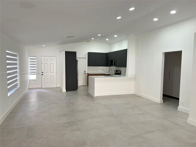 Building Photo - 591 Talavera Rd