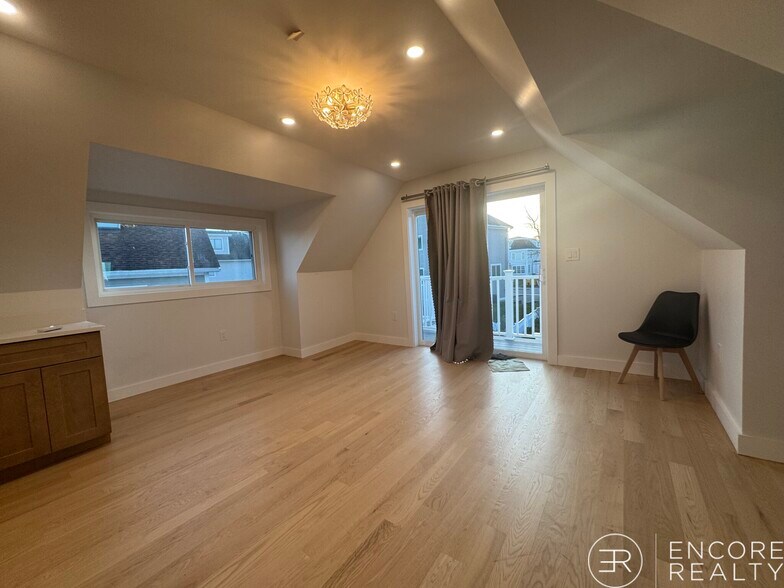 Building Photo - 12 Sewall Ave