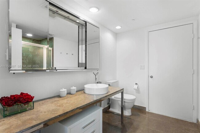 Building Photo - 495 Brickell Ave