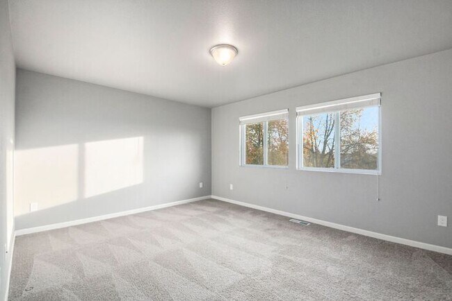 Building Photo - 2214 Macatawa Ln