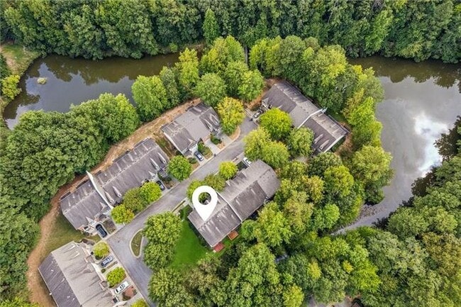 Building Photo - House 3 Beds 3 Bath