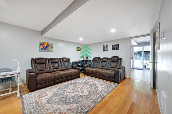 Building Photo - Charming 3-bedroom, 2.5 baths | Family-Friendly Bellevue Crossroads Neighborhood