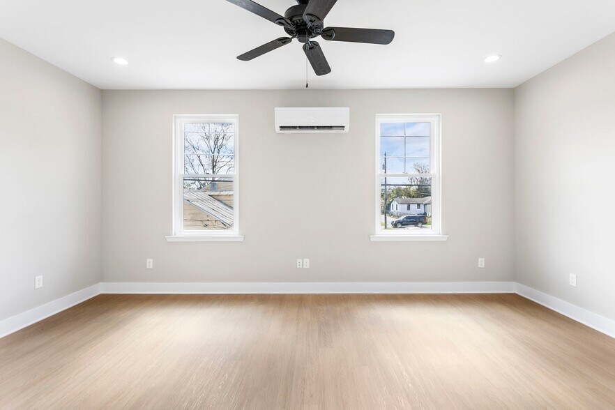 Building Photo - 2028 Arbutus Ave