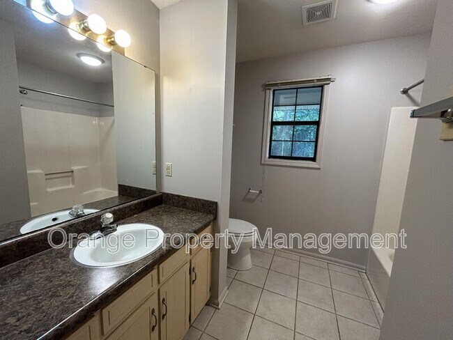 Building Photo - 204 Calhoun St