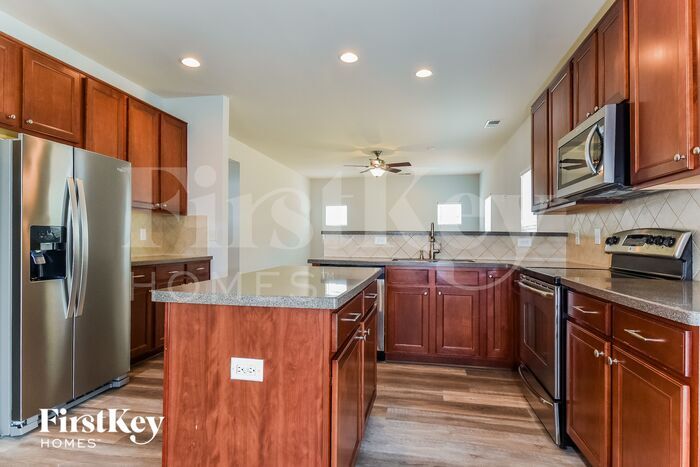 Building Photo - 2012 Heron Pointe Dr