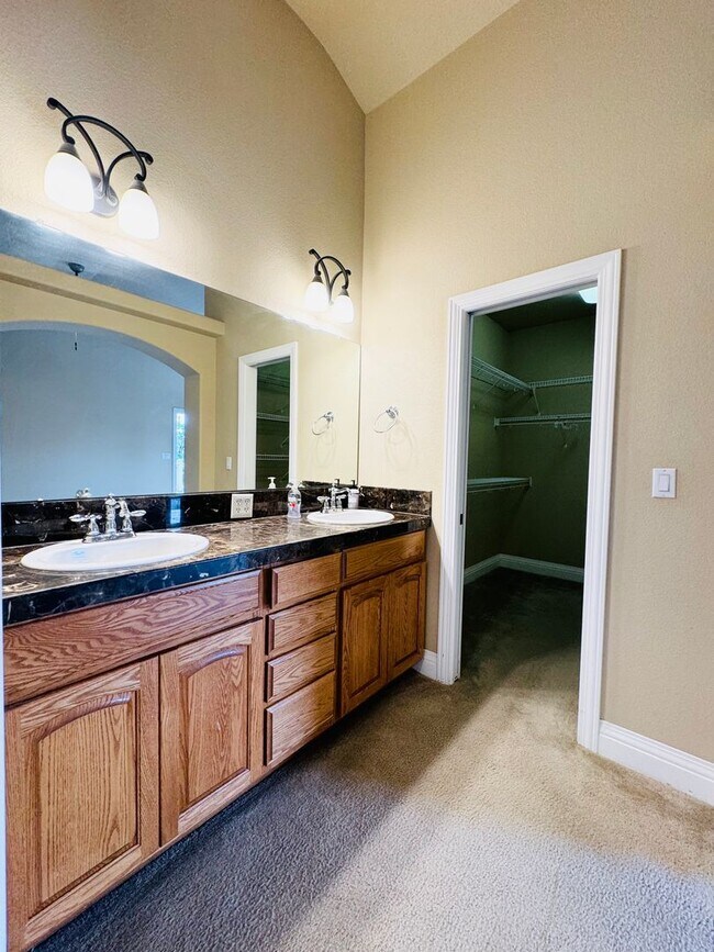Building Photo - Stunning Executive 4 Bedroom 2 Bath Home in Northwest Loveland - 3-Car Garage!