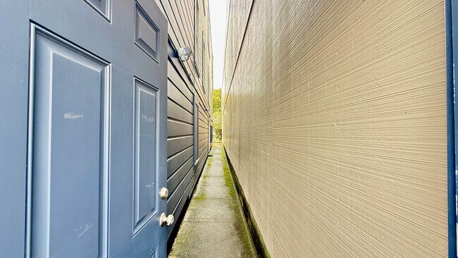 Building Photo - LT11MAIN