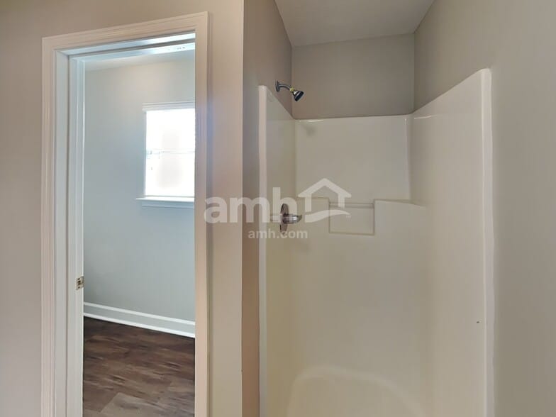 Building Photo - 102 Baker Springs Ln