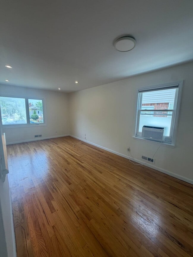 Building Photo - 268 Chesterton Ave