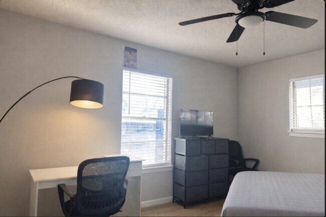 Building Photo - For Rent: Beautiful Single-Family Home in Seguin