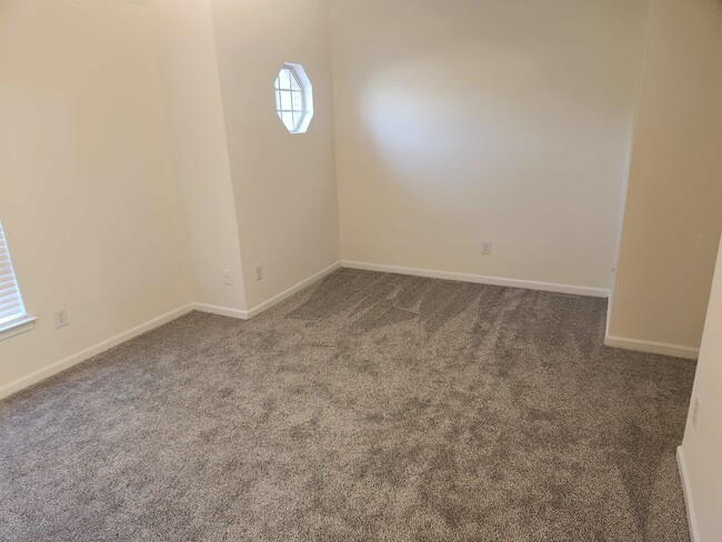 Building Photo - 2547 Walden Lake Dr