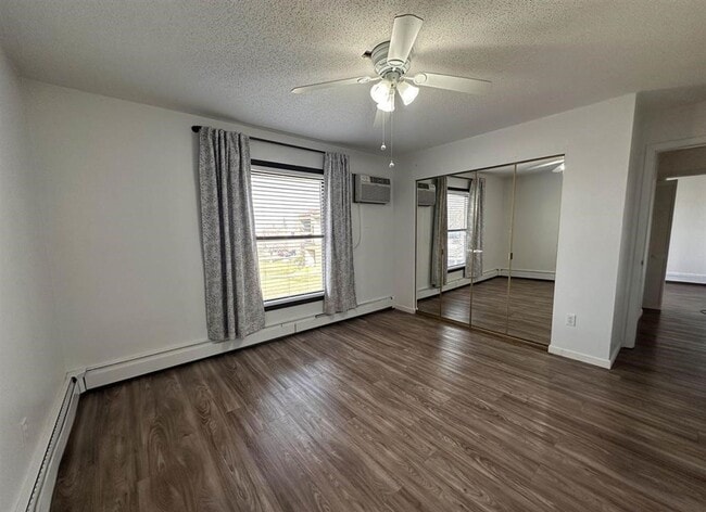 Building Photo - 2 Bedroom 1 Bathroom Condo