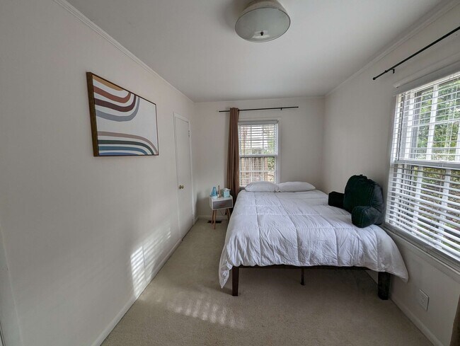 Building Photo - 1805 Bennett St