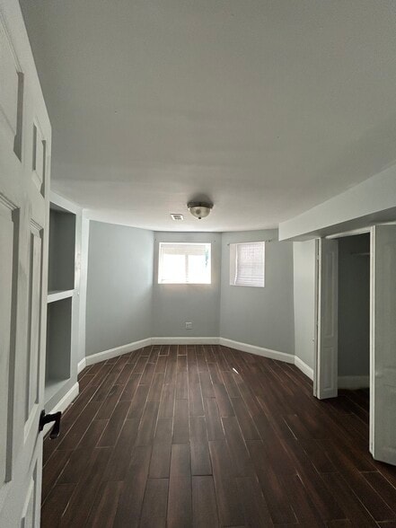 Building Photo - 1529 S Homan Ave
